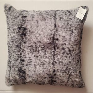 Tommy Bahama snow tipped faux fur throw pillow 20x20
